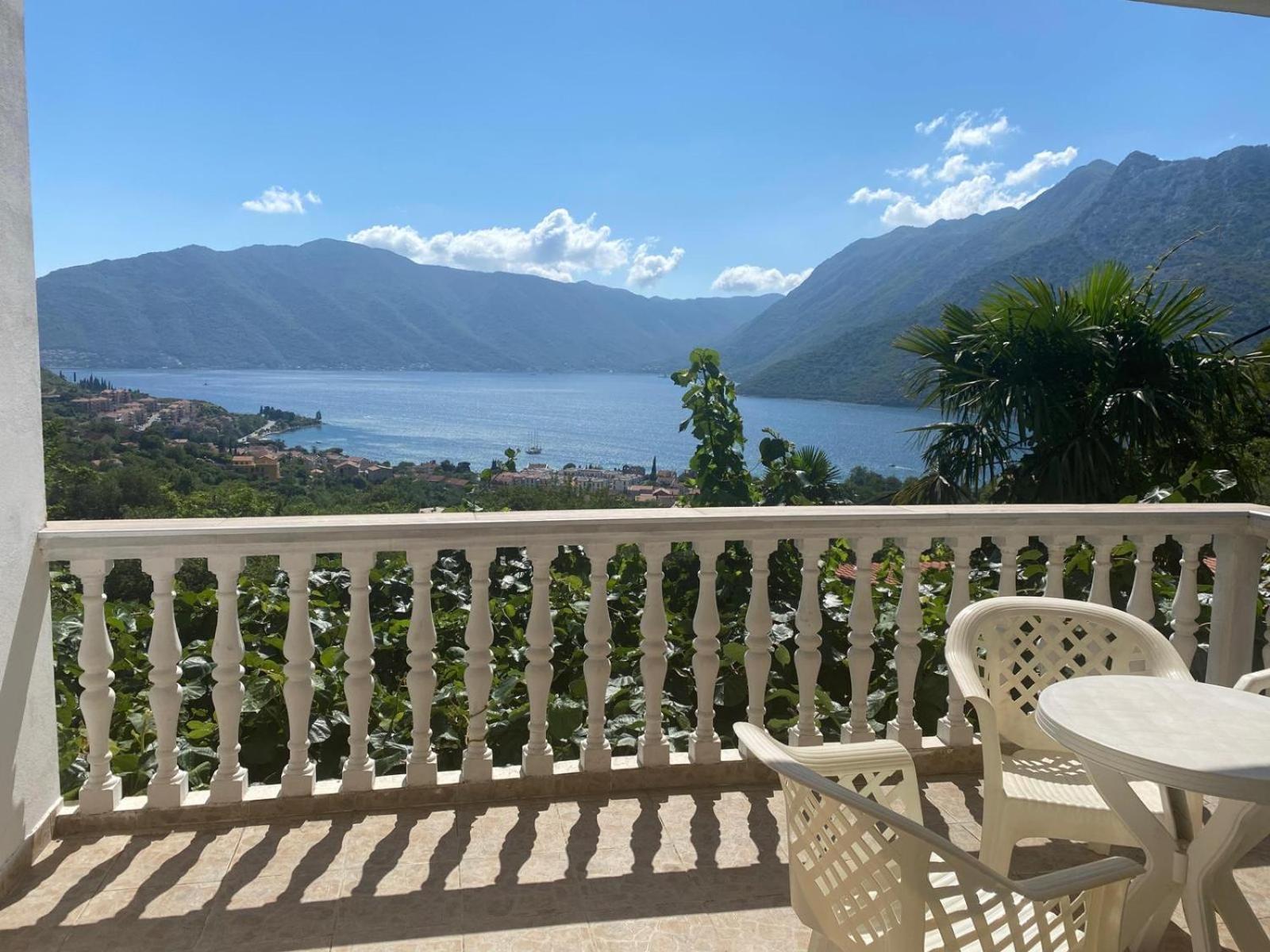 L & D Panorama Apartmani Рисан Экстерьер фото